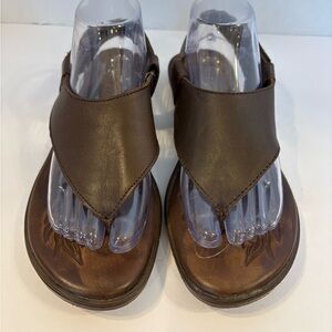 Born brown leather t-strap thong sandals size 9